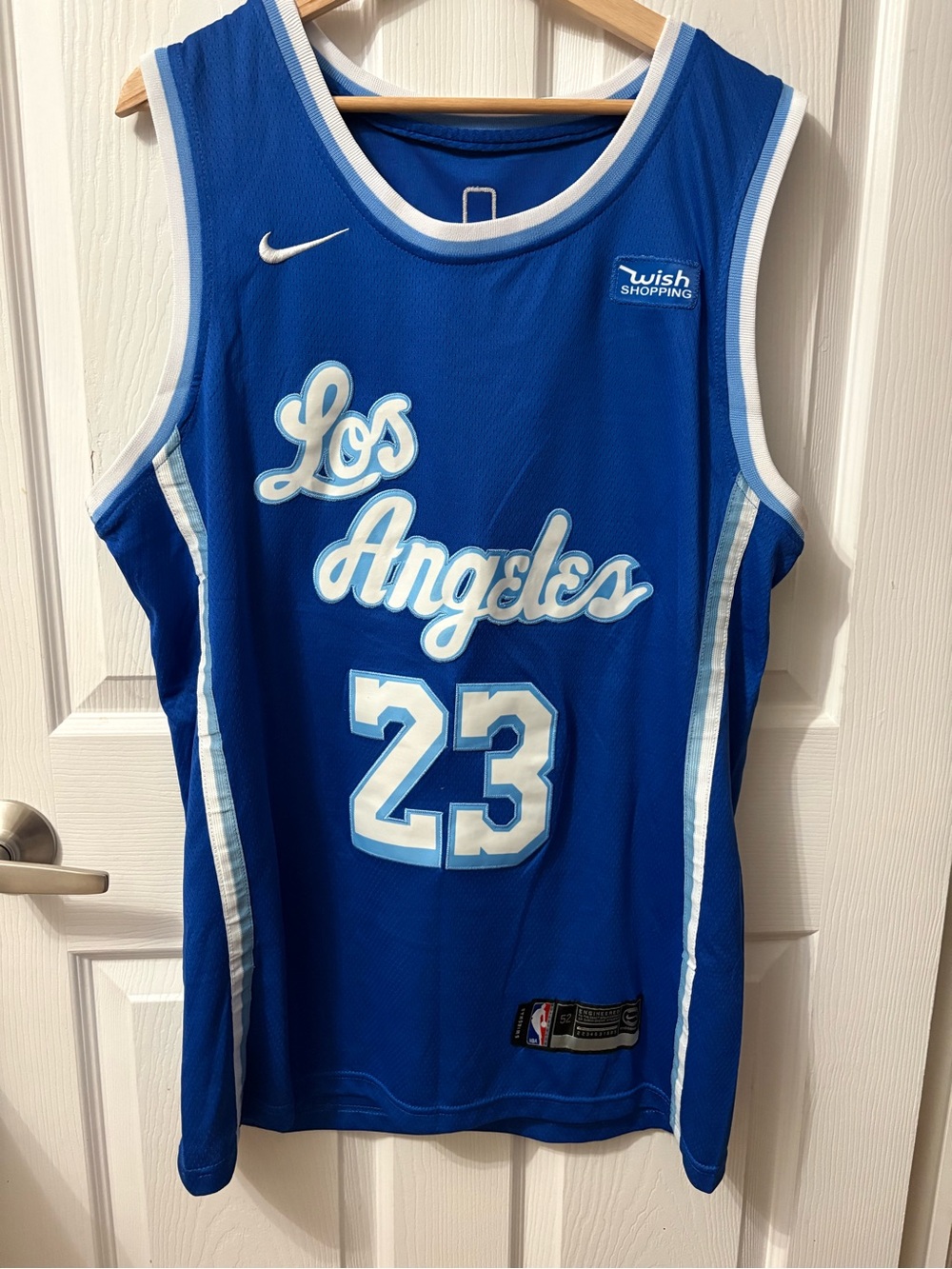Nike LeBron James Los Angeles Clippers Swingman Jersey - Menโs XL
